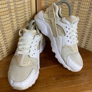 Nike Air Huarache Run Size 6Y White & Beige Athletic Sneakers 654275-110